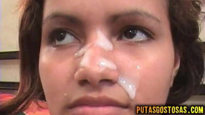 Ua maua e Tinka le cum i luga o ona foliga pe a uma feusuaiga